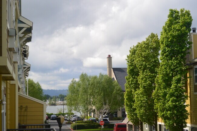 Building Photo - 714 SE Fairwinds Loop