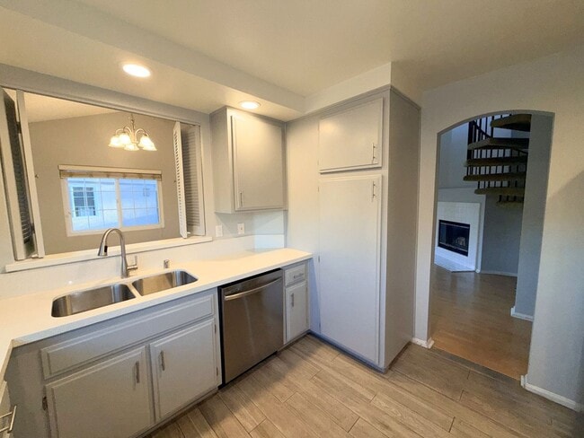 Building Photo - Ontario Condo in Gated community