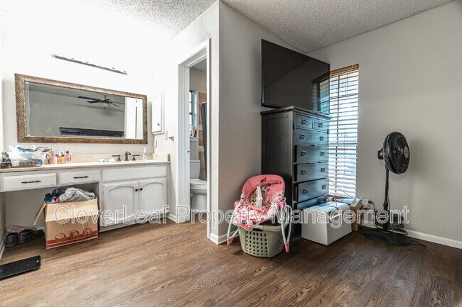 Building Photo - 1242 Hollyhock Ln
