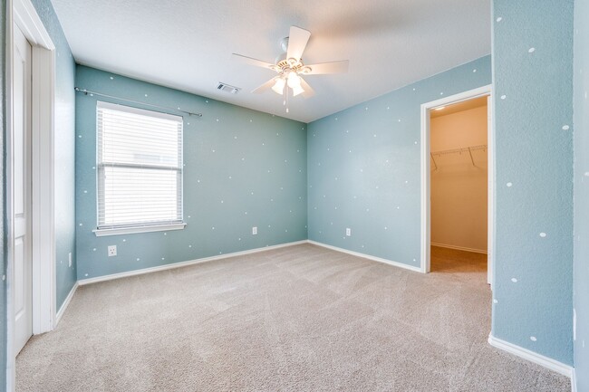 Building Photo - 3 Bedroom/2.5 Bath Pecan Hill Subdivision