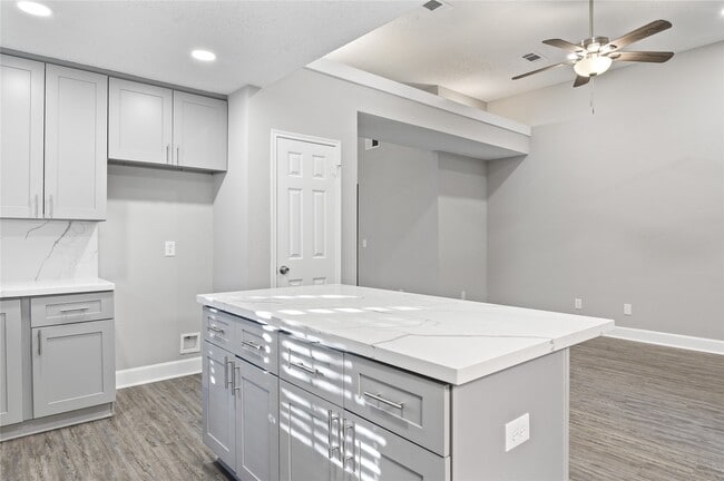 Building Photo - 31 S Stony Bridge Cir