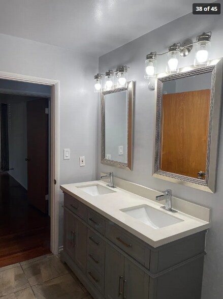 Building Photo - 1085 Riviera Dr