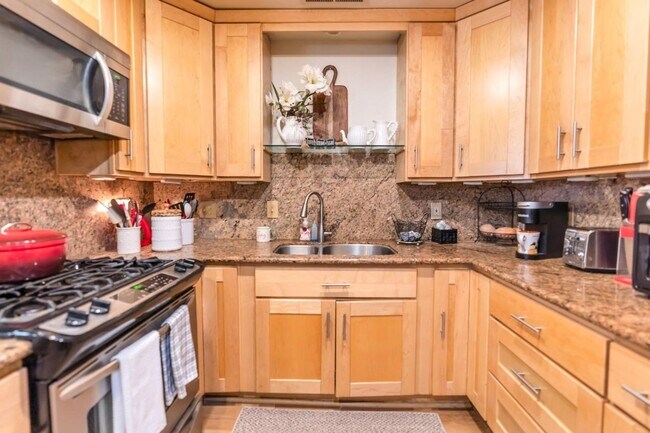 Building Photo - Beautiful Southside Los Banos Rental