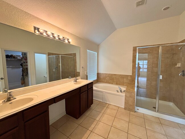 Building Photo - 56 Medici
