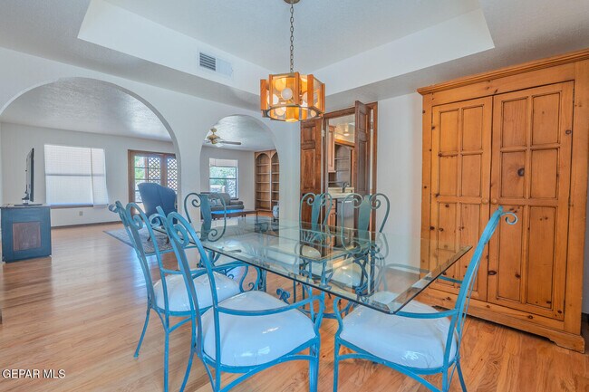 Building Photo - 6815 Villa Hermosa Dr