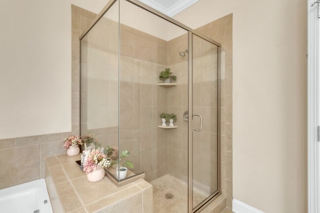 Building Photo - 124 Gallery Dr