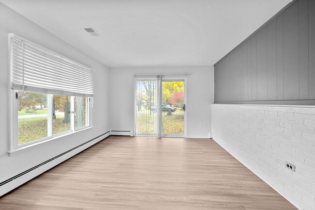 Building Photo - 2434 Parcells Cir