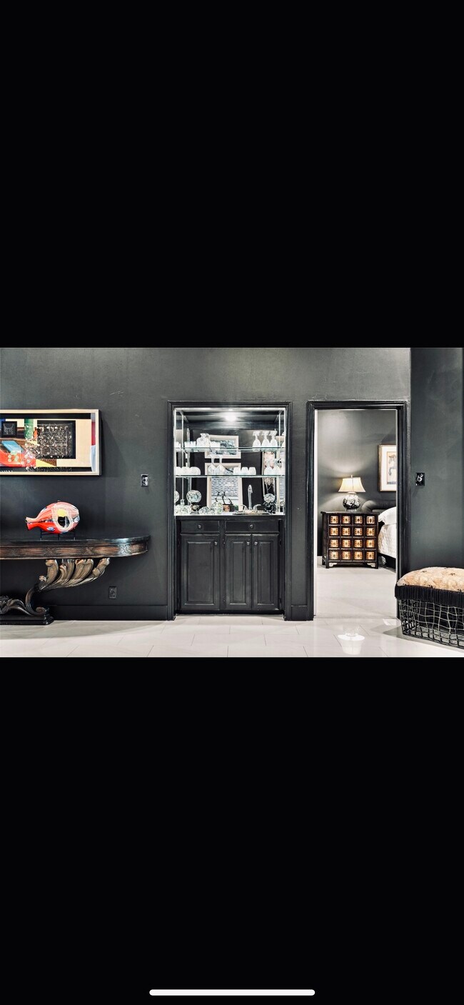 Building Photo - 303 Golf Crest Ln