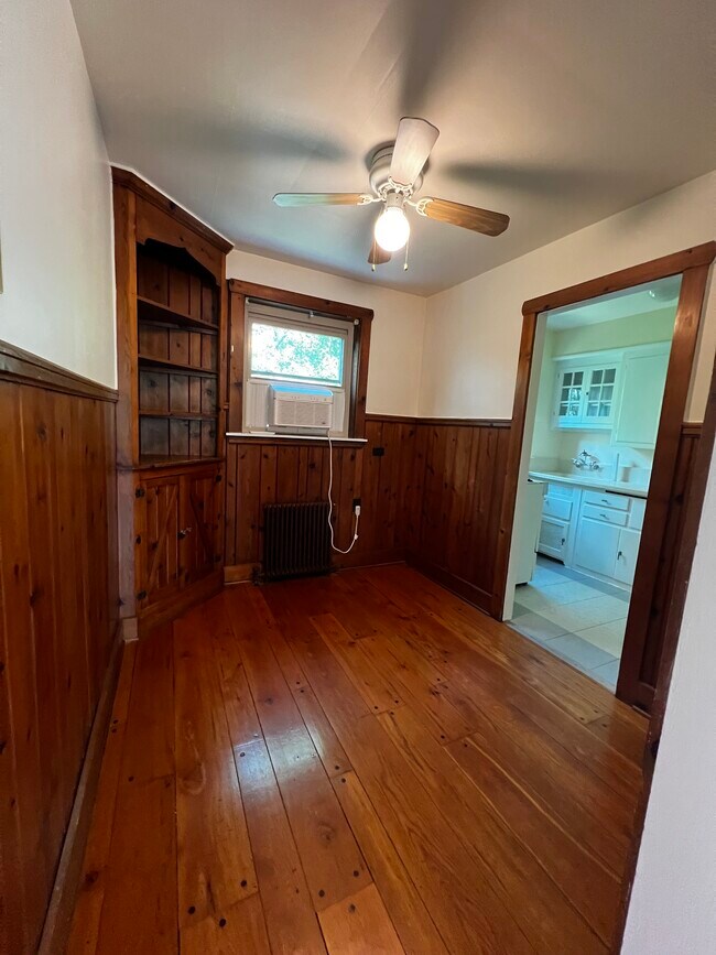 Dinette - 4912 Relleum Avenue