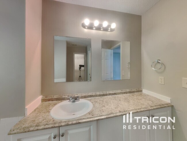 Building Photo - 4108 Lake Summit Ct