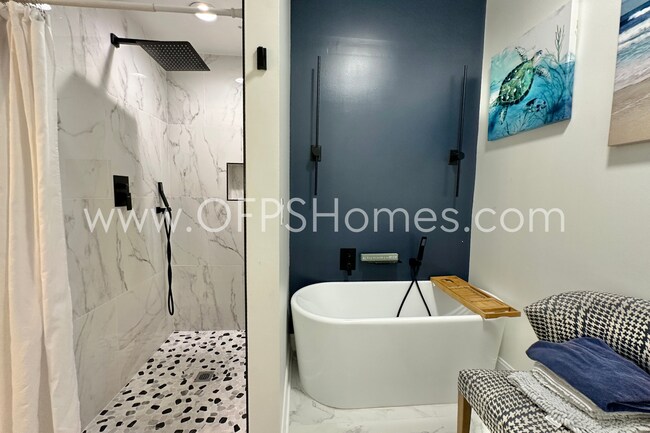 Building Photo - 3/3 DESTIN CONDO... Minutes from the beach!!