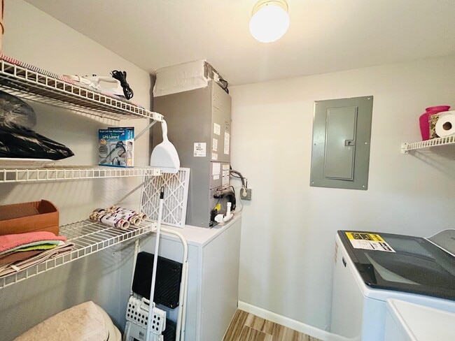 Building Photo - 408 Pine Glen Ln