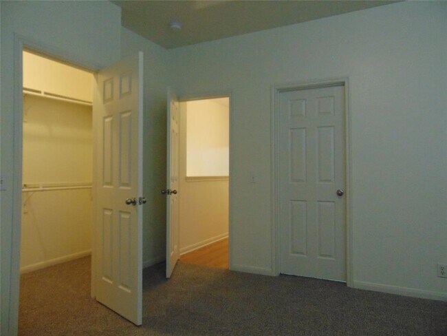 Building Photo - 2405 Allred Dr