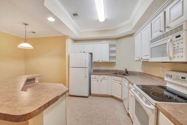 Building Photo - HOLIDAY CHEER - 50% Off 1st Month's Rent