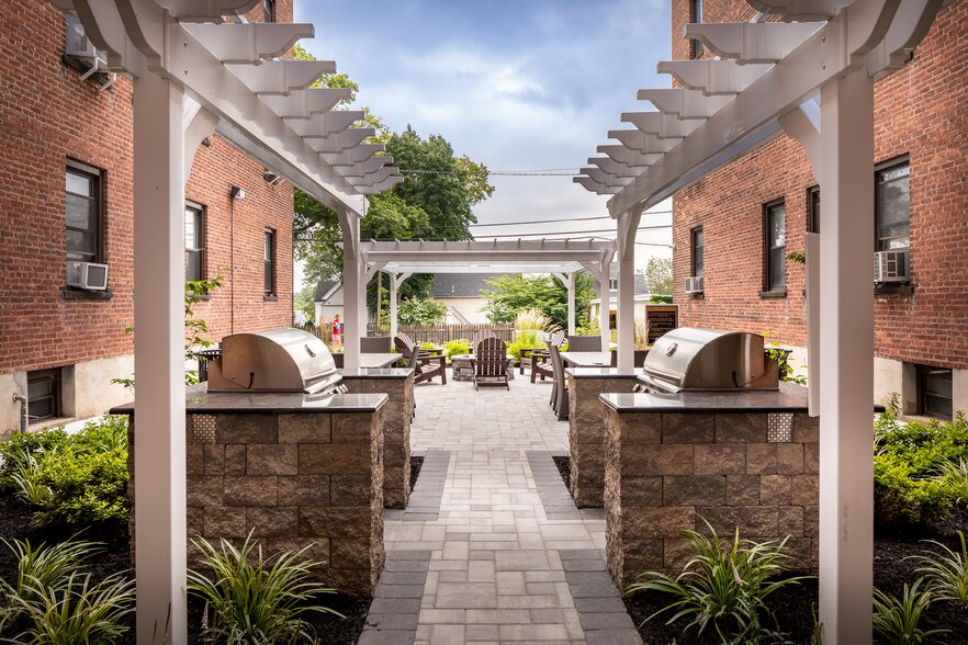 Building Photo - The Montclair Gardens