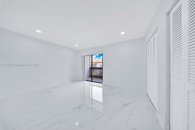 Building Photo - 10136 NW 41st St