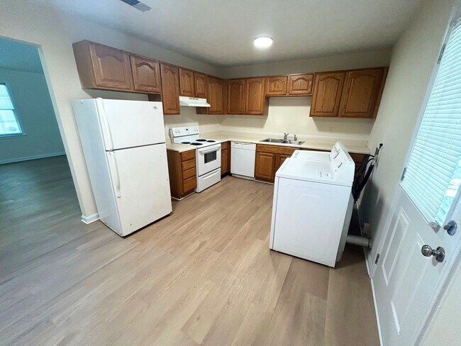 Building Photo - NOW LEASING FOR AUGUST 2026!