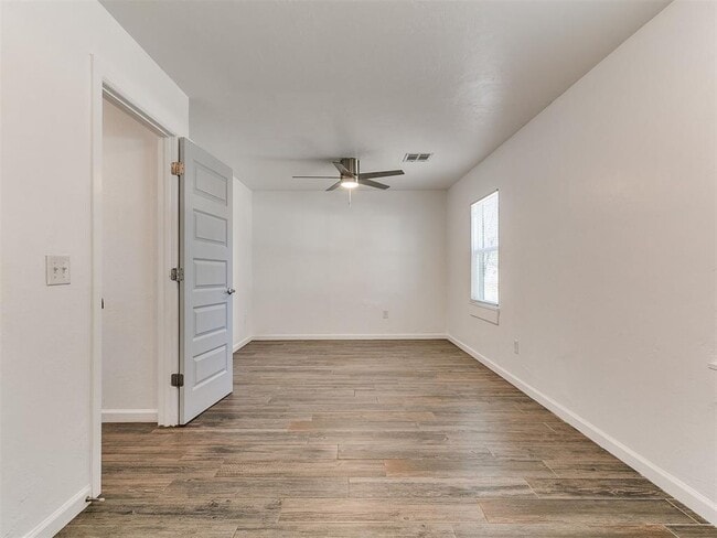 Building Photo - 816 S Santa Fe Dr