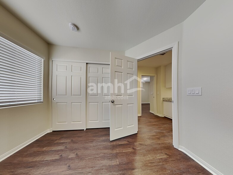 Building Photo - 9761 Trailing Daisy St