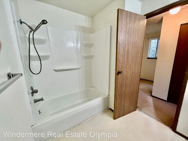 Building Photo - 2 br, 1.5 bath House - 1605 16th Ct SE Unit B