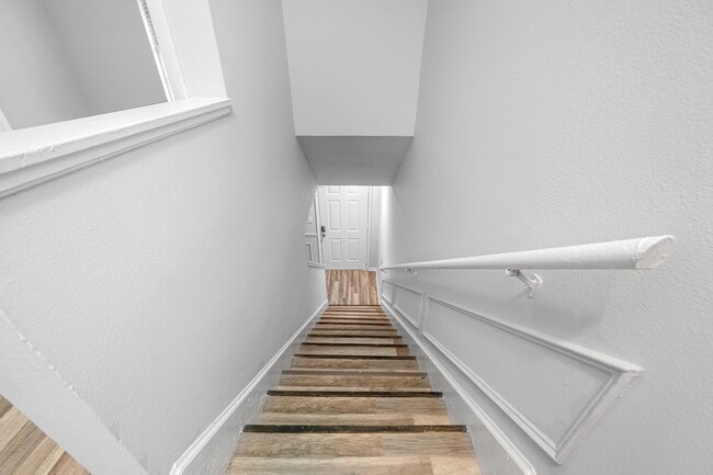 Building Photo - Renovated Seminole Heights Townhome with Laundry Included