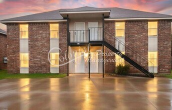 Building Photo - 1111 Horizon Dr