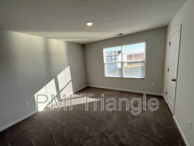 Building Photo - 5049 Tura St