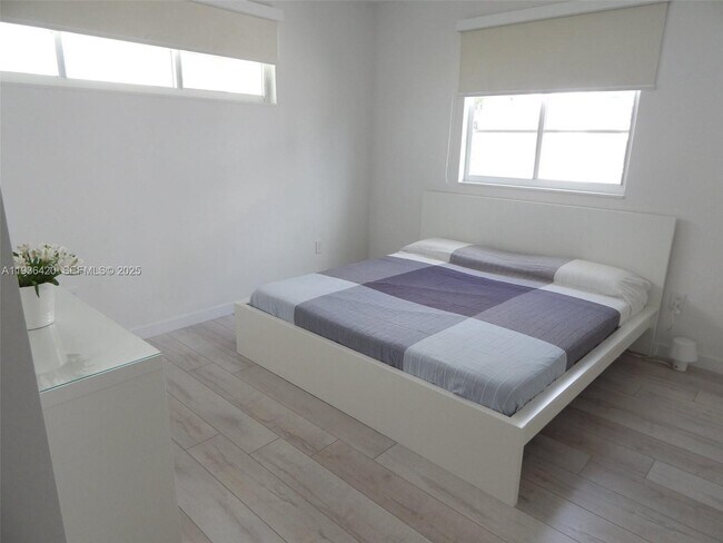 Building Photo - 831 10th St