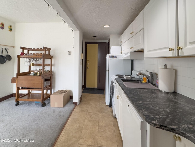 Building Photo - 17-19 Leroy Pl