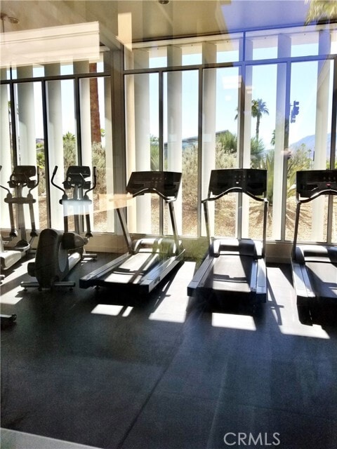 Building Photo - 850 E Palm Canyon Dr