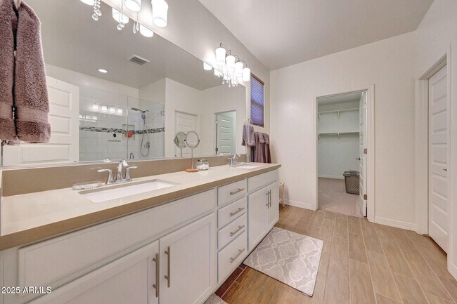 Building Photo - 8490 S 165th Dr