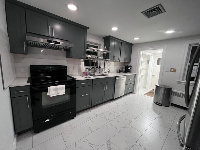 1st Fl - Kitchen - 48 Aberdeen Rd