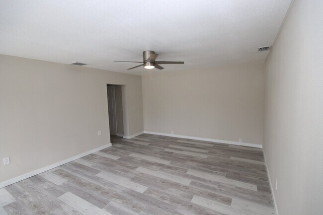 Building Photo - Remodeled 3BD/2BA ranch home in Sun City C...