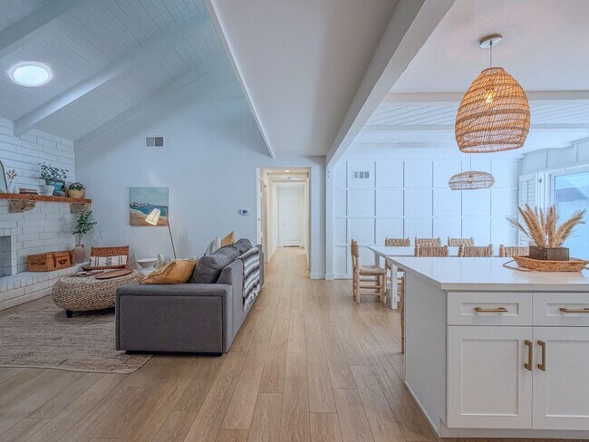 Building Photo - 4954 Dolphin Way