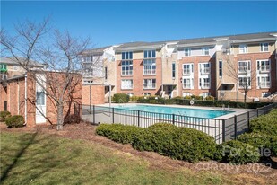 Building Photo - 647 Raphael Pl