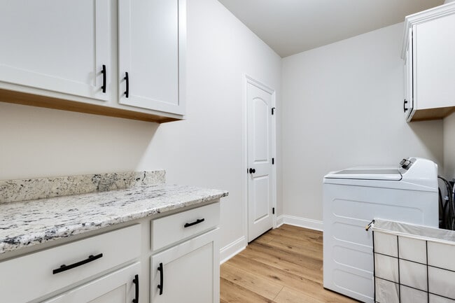 Building Photo - 104 Claystone Rd