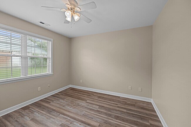 Building Photo - 100 Iverson Ln