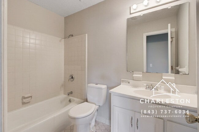 Building Photo - 1860 Piper Dr