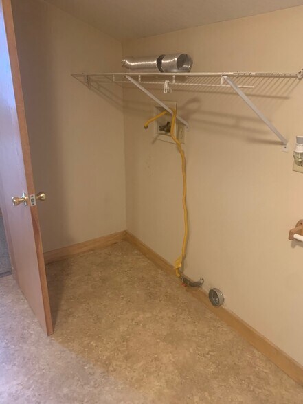 Building Photo - 8834 State Rd