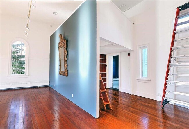 Building Photo - 4 Pallas St