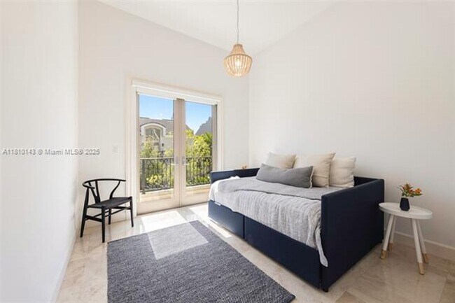 Building Photo - 7430 SW 56th Ct