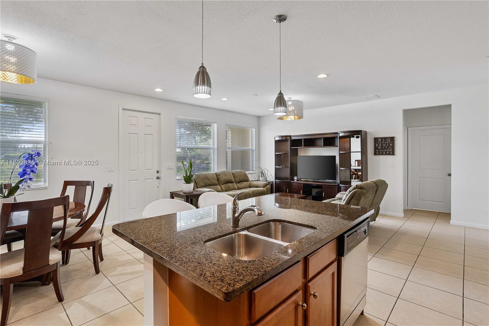 Building Photo - 4023 Cascada Cir