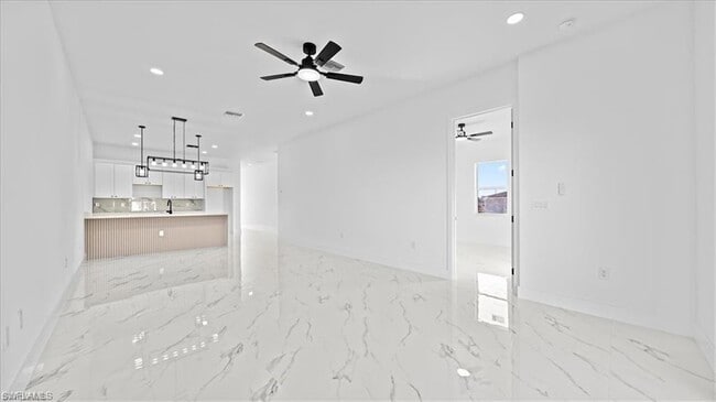 Building Photo - 1009 NE 15th Ln