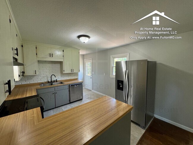 Building Photo - 1304 Bradley Ln