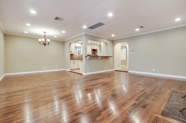 Building Photo - 5923 Jumilla Ave
