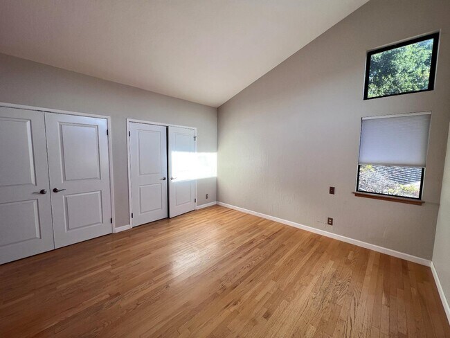 Building Photo - 121 Scenic Dr
