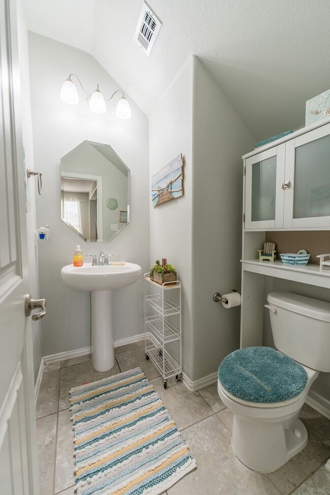 Building Photo - 6825 Jamestown St