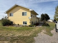 Building Photo - 4 bedroom, 2 bathroom Home off Spring Hill...