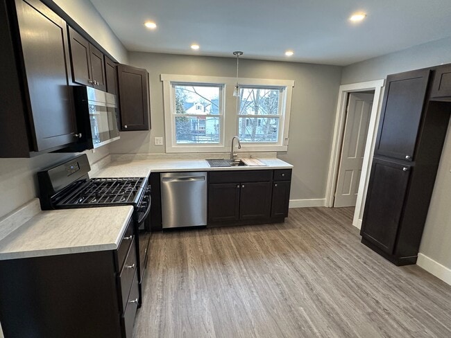 Building Photo - 115 Carpenter St