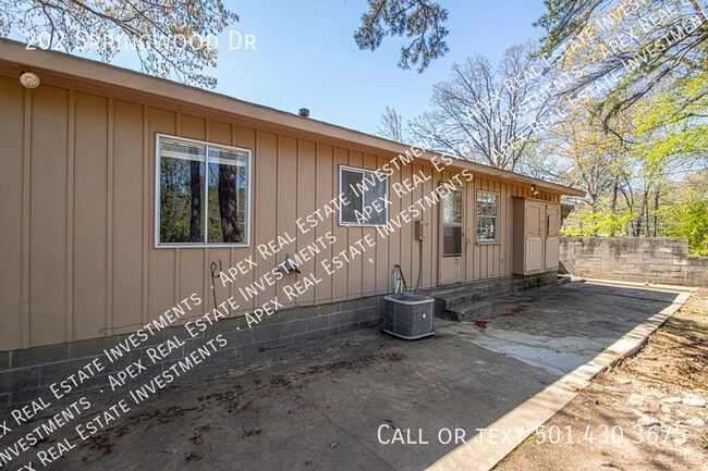 Building Photo - 202 Springwood Dr